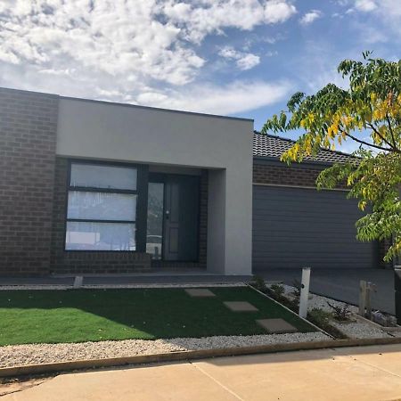 Apple House Tarneit North Apartment Ngoại thất bức ảnh
